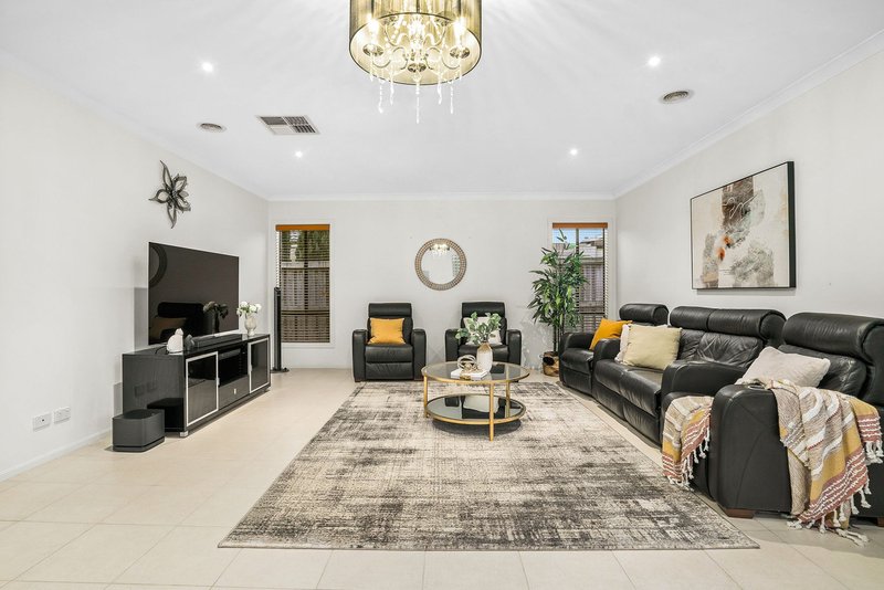 Photo - 15 Cafardi Boulevard, Keysborough VIC 3173 - Image 5