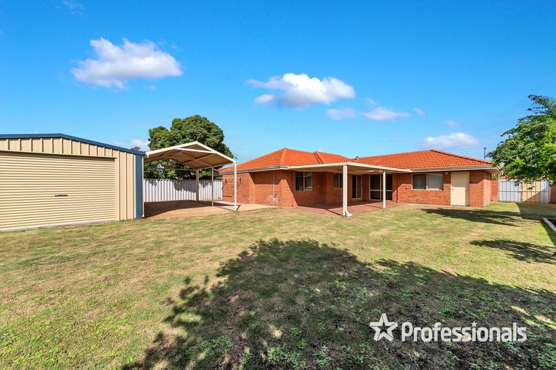 Photo - 15 Caffra Close, Warnbro WA 6169 - Image 2