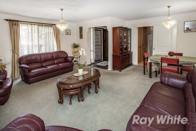 Photo - 15 Calderwood Avenue, Wheelers Hill VIC 3150 - Image 3