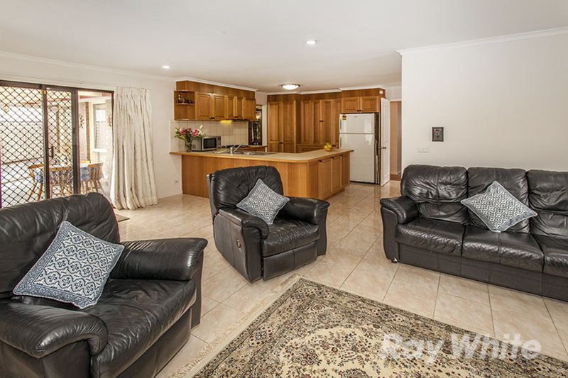 Photo - 15 Calderwood Avenue, Wheelers Hill VIC 3150 - Image 5