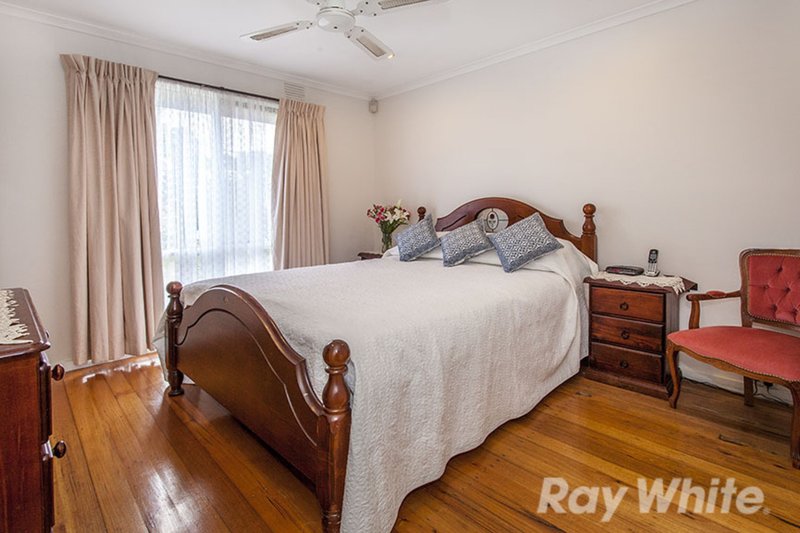 Photo - 15 Calderwood Avenue, Wheelers Hill VIC 3150 - Image 6