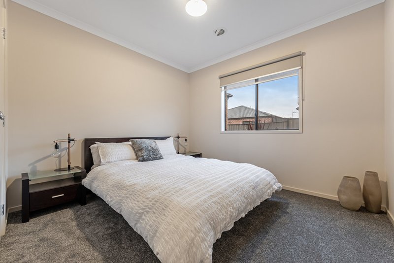 Photo - 15 Calibre Avenue, Craigieburn VIC 3064 - Image 16