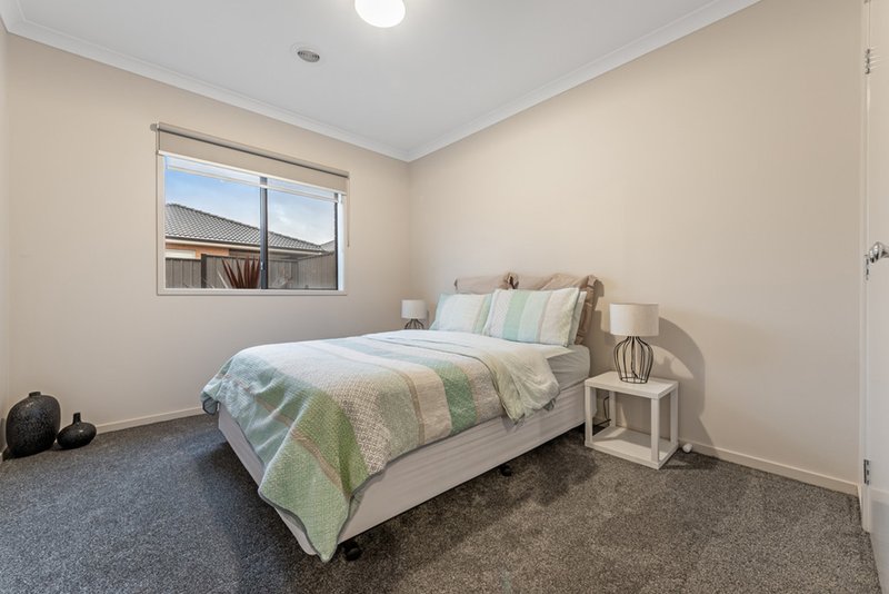 Photo - 15 Calibre Avenue, Craigieburn VIC 3064 - Image 17