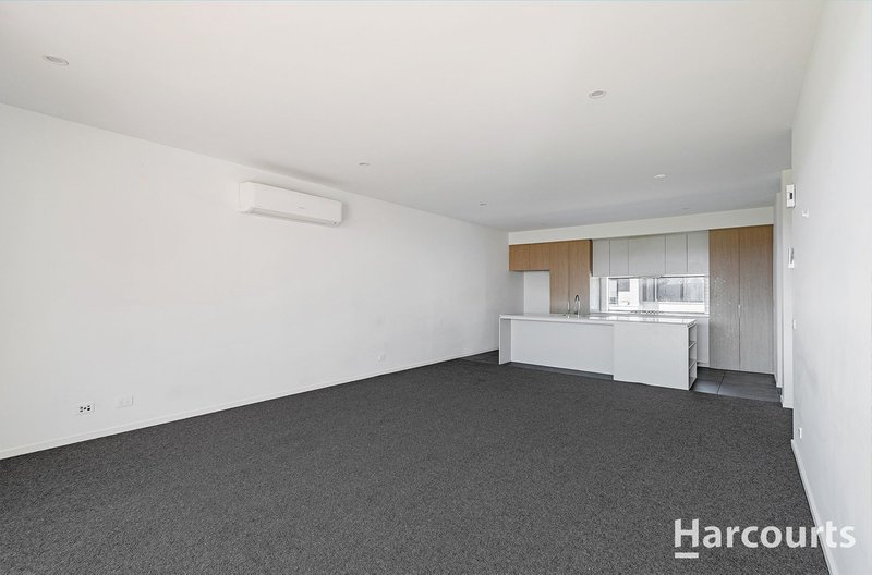 Photo - 15 Callow Walk, St Albans VIC 3021 - Image 7