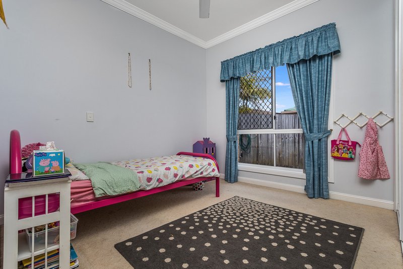 Photo - 15 Camarsh Drive, Murrumba Downs QLD 4503 - Image 14