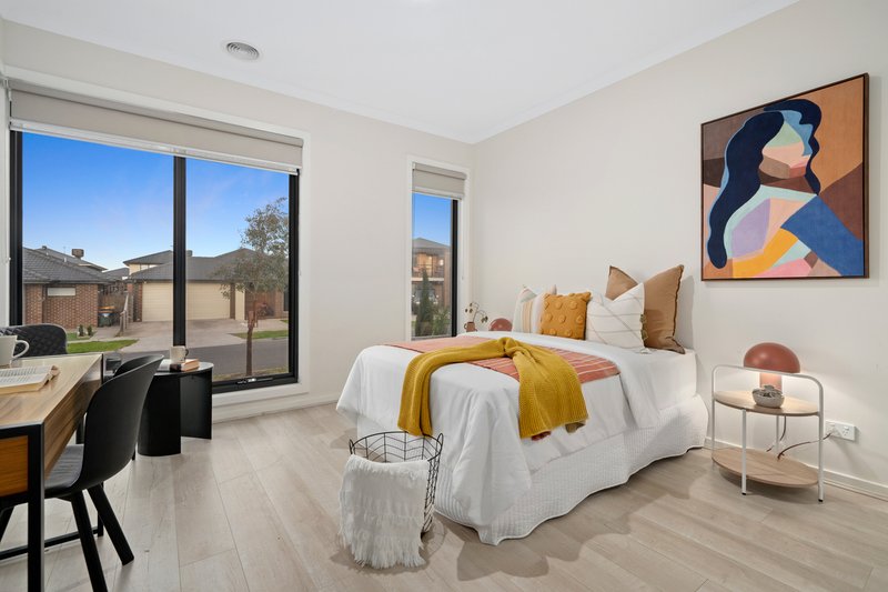 Photo - 15 Camberwell Parade, Mickleham VIC 3064 - Image 9