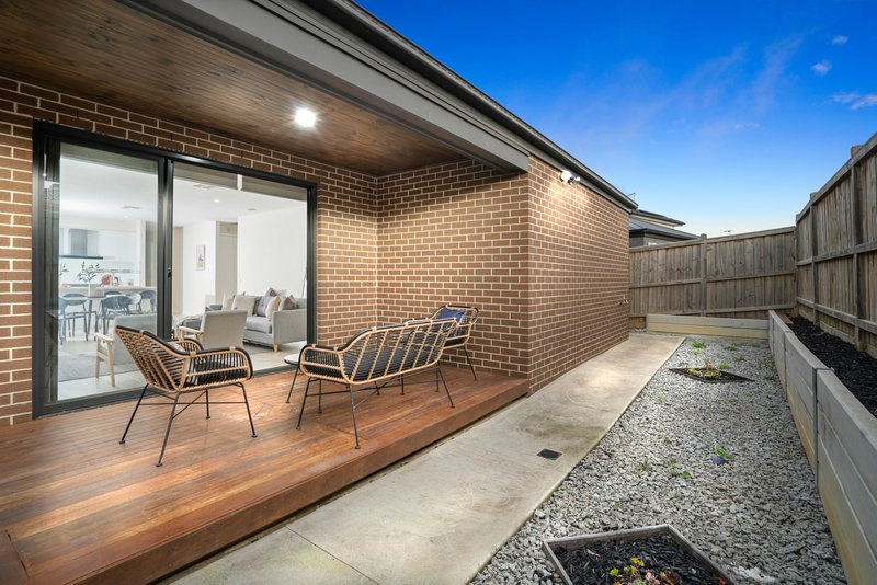 Photo - 15 Camberwell Parade, Mickleham VIC 3064 - Image 12