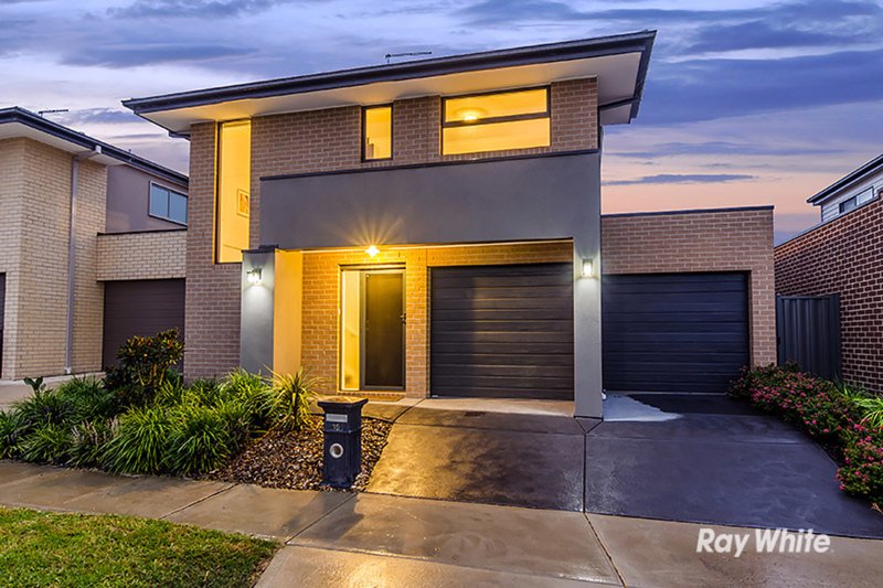 15 Canmore Street, Cranbourne East VIC 3977