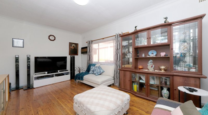 Photo - 15 Canobolas Street, Fairfield West NSW 2165 - Image 2