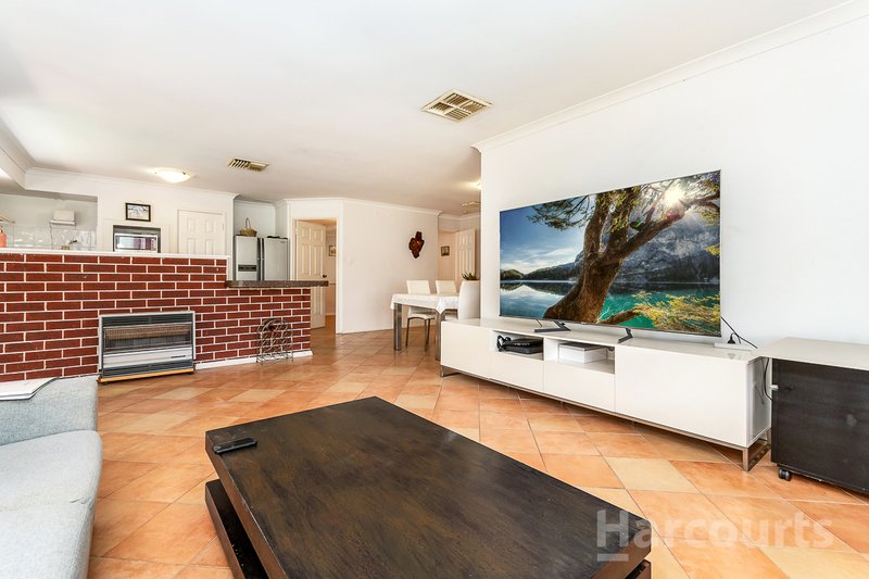 Photo - 15 Canopy Court, Banksia Grove WA 6031 - Image 3