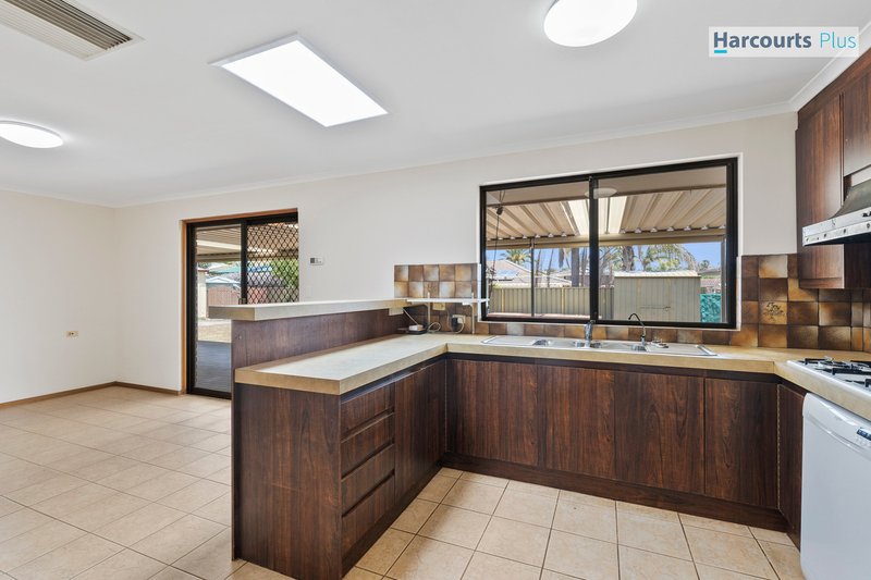 Photo - 15 Caprice Street, Hallett Cove SA 5158 - Image 5