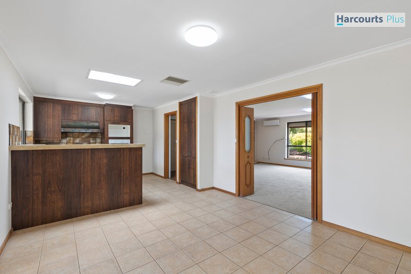 Photo - 15 Caprice Street, Hallett Cove SA 5158 - Image 6