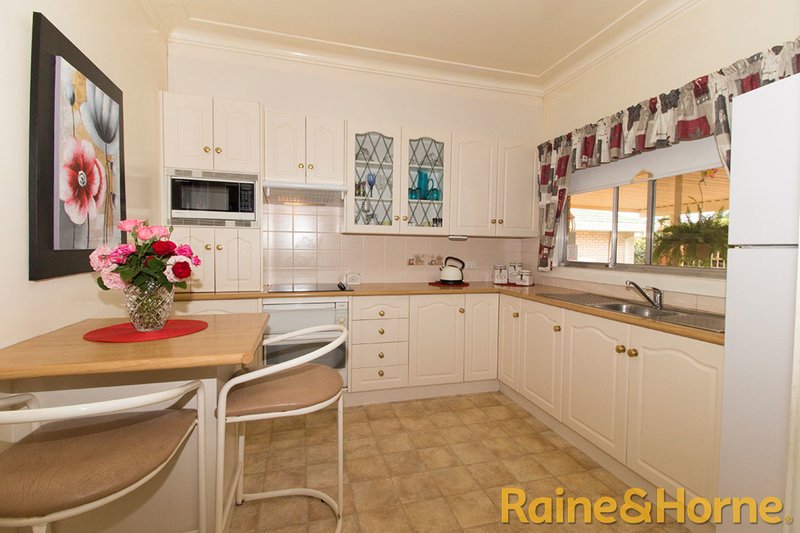 Photo - 15 Caroline Street, Dubbo NSW 2830 - Image 2