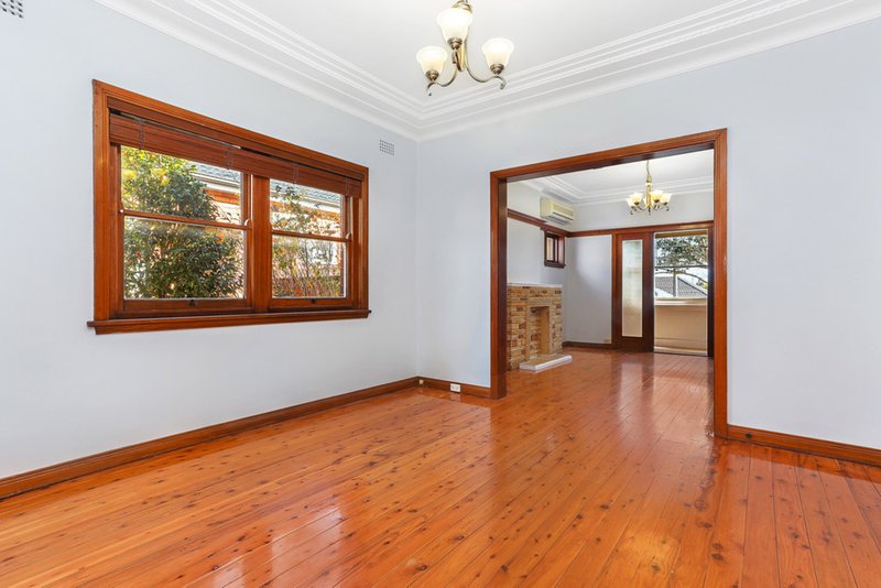 Photo - 15 Carrisbrook Avenue, Bexley North NSW 2207 - Image 6