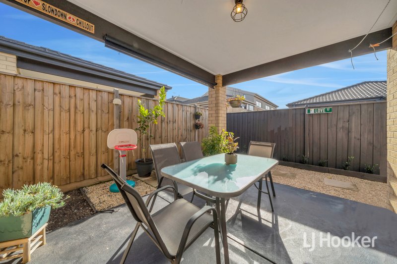 Photo - 15 Cartwright Grove, Cranbourne East VIC 3977 - Image 14