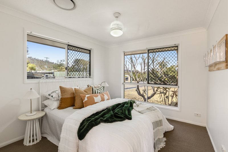 Photo - 15 Cary Road, Glenvale QLD 4350 - Image 12