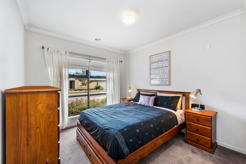 Photo - 15 Cascade Avenue, Wallan VIC 3756 - Image 2