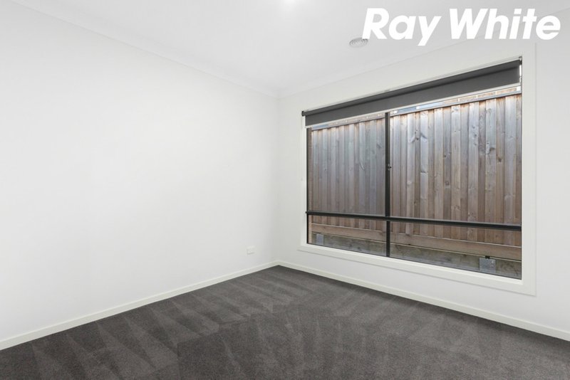 Photo - 15 Cascade Way, Pakenham VIC 3810 - Image 7