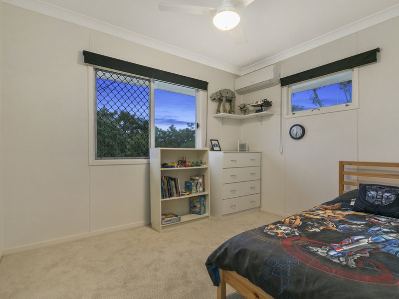 Photo - 15 Casmaria Street, Mansfield QLD 4122 - Image 12