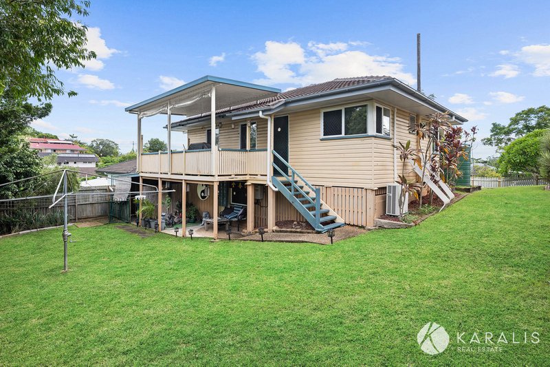Photo - 15 Casmaria Street, Mansfield QLD 4122 - Image 2