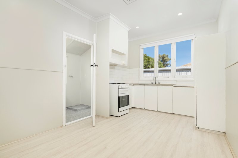 Photo - 15 Cassia Street, Rangeway WA 6530 - Image 4