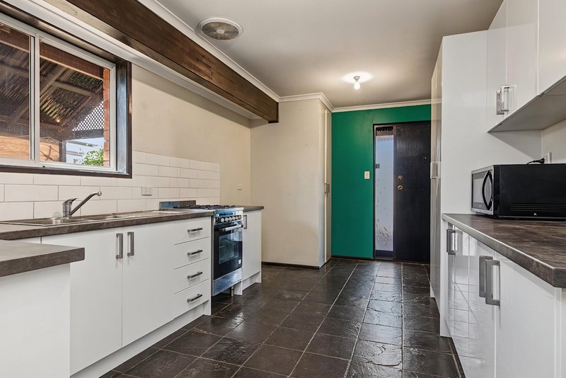 Photo - 15 Causby Crescent, Willaston SA 5118 - Image 9