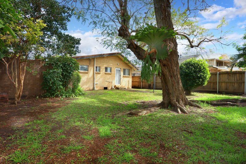 Photo - 15 Cawthray Street, Biggera Waters QLD 4216 - Image 6