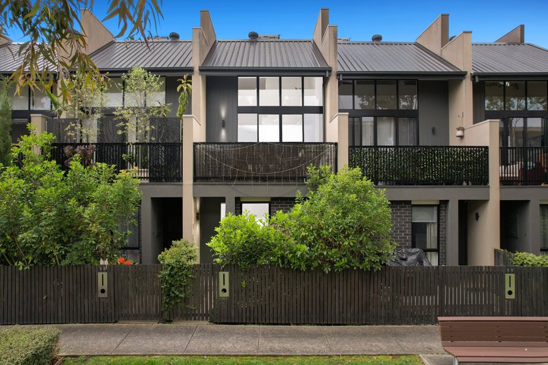 15 Central Park Walk, Cheltenham VIC 3192