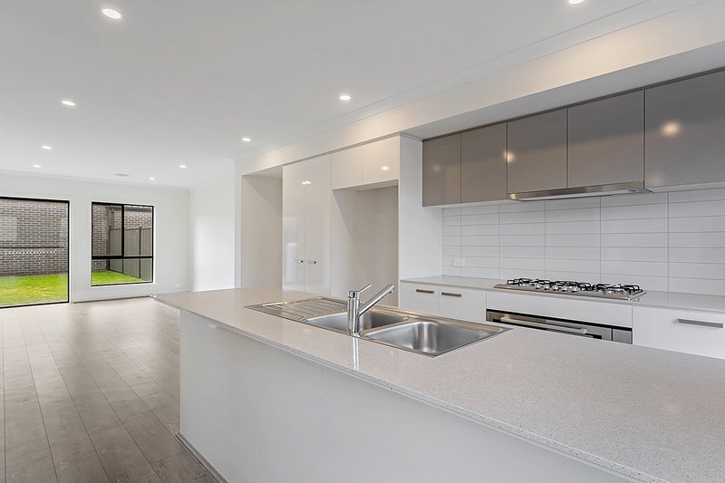 Photo - 15 Cerulean Walk, Craigieburn VIC 3064 - Image 2