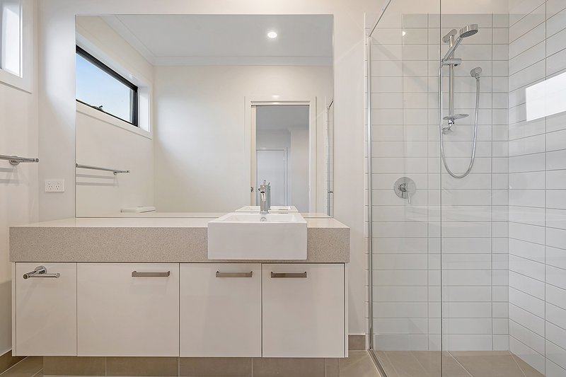 Photo - 15 Cerulean Walk, Craigieburn VIC 3064 - Image 12