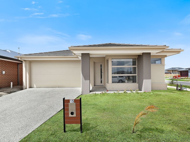 15 Chaffey Grove, Officer South VIC 3809