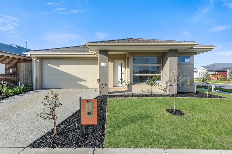 15 Chaffey Grove, Officer South VIC 3809
