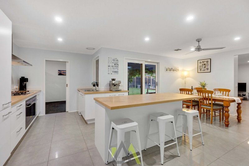 Photo - 15 Chandos Place, Langwarrin VIC 3910 - Image 5