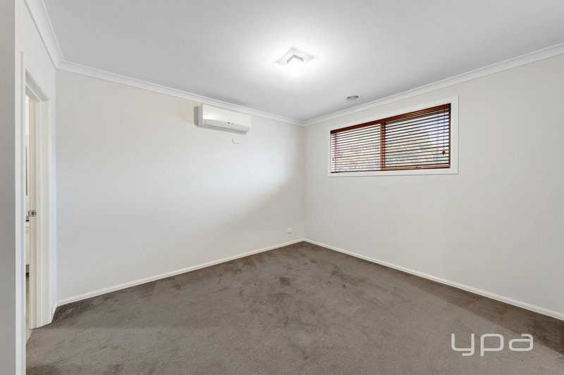 Photo - 15 Chedgey Drive, St Albans VIC 3021 - Image 32