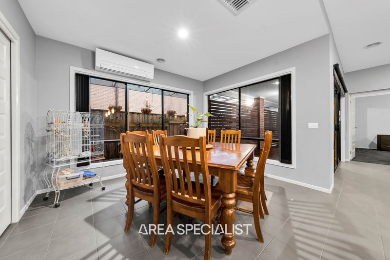 Photo - 15 Chedword Road, Cranbourne North VIC 3977 - Image 4