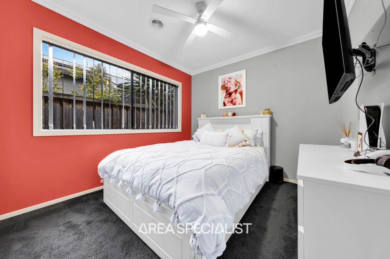 Photo - 15 Chedword Road, Cranbourne North VIC 3977 - Image 9