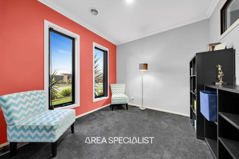 Photo - 15 Chedword Road, Cranbourne North VIC 3977 - Image 12