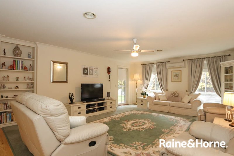 Photo - 15 Cherrywood Crescent, Llanarth NSW 2795 - Image 4