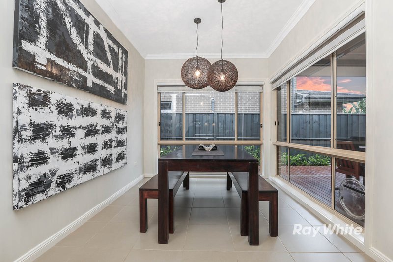 Photo - 15 Chessington Terrace, Beaumont Hills NSW 2155 - Image 4