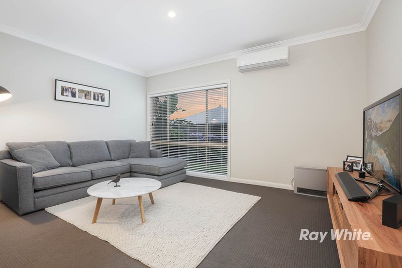 Photo - 15 Chessington Terrace, Beaumont Hills NSW 2155 - Image 5