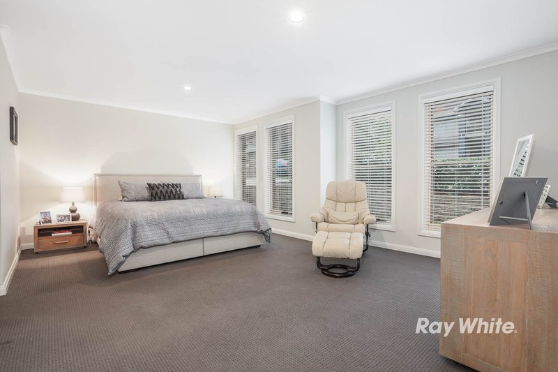 Photo - 15 Chessington Terrace, Beaumont Hills NSW 2155 - Image 7