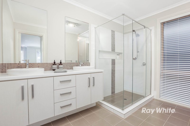 Photo - 15 Chessington Terrace, Beaumont Hills NSW 2155 - Image 8