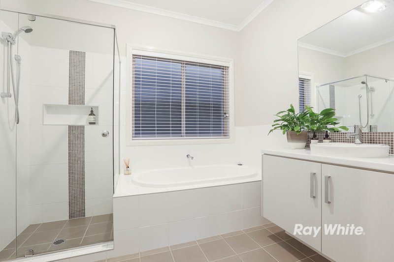 Photo - 15 Chessington Terrace, Beaumont Hills NSW 2155 - Image 10