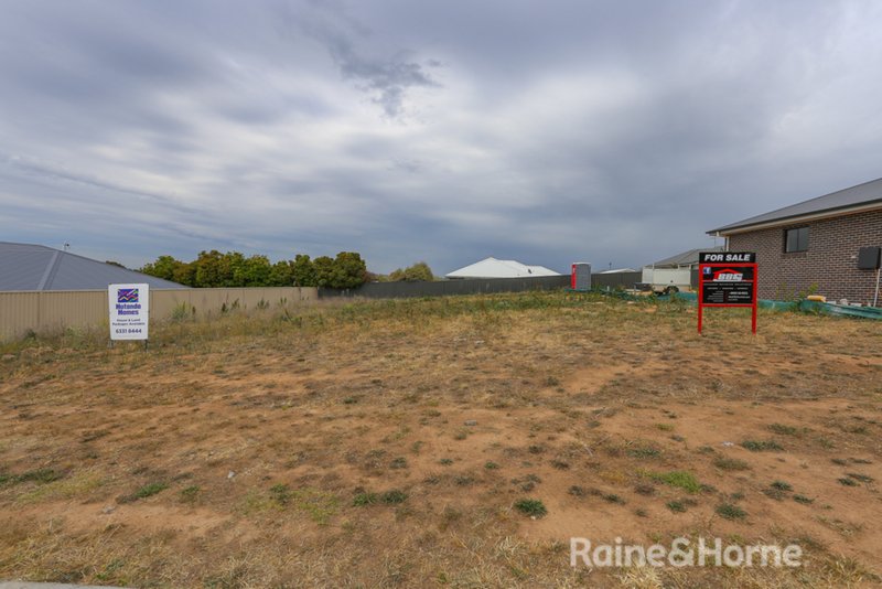 Photo - 15 Cheviot Drive, Kelso NSW 2795 - Image 2