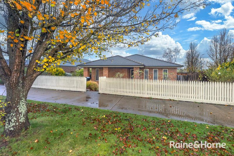 Photo - 15 Childe Harold Road, Gisborne VIC 3437 - Image 2