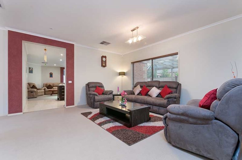 Photo - 15 Claremont Street, Craigieburn VIC 3064 - Image 3