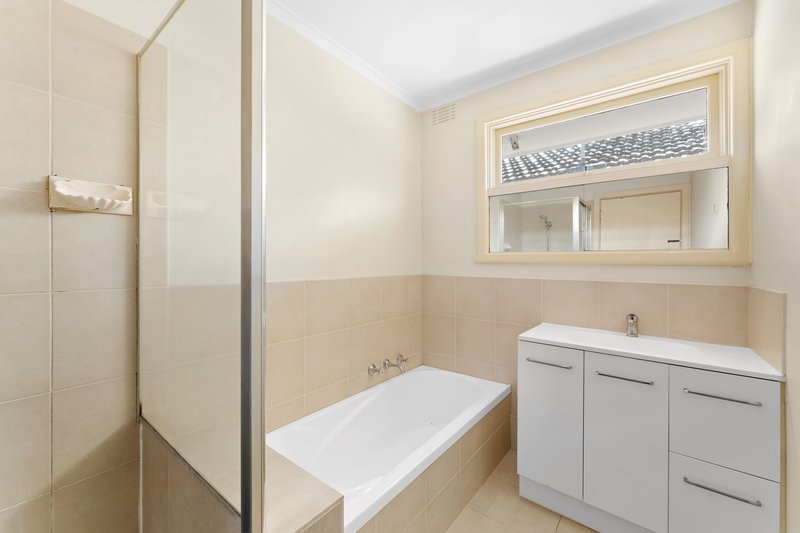 Photo - 15 Clarevale Street, Clayton South VIC 3169 - Image 8