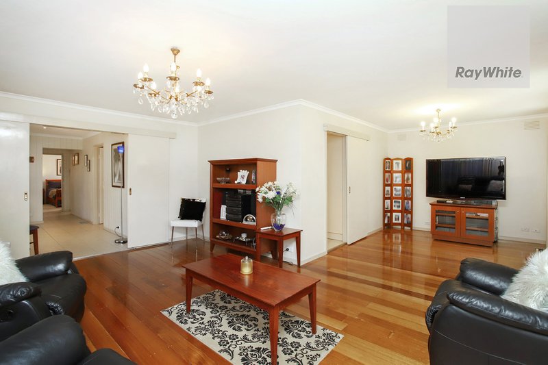 Photo - 15 Clarke Drive, Gladstone Park VIC 3043 - Image 3