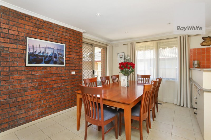 Photo - 15 Clarke Drive, Gladstone Park VIC 3043 - Image 6