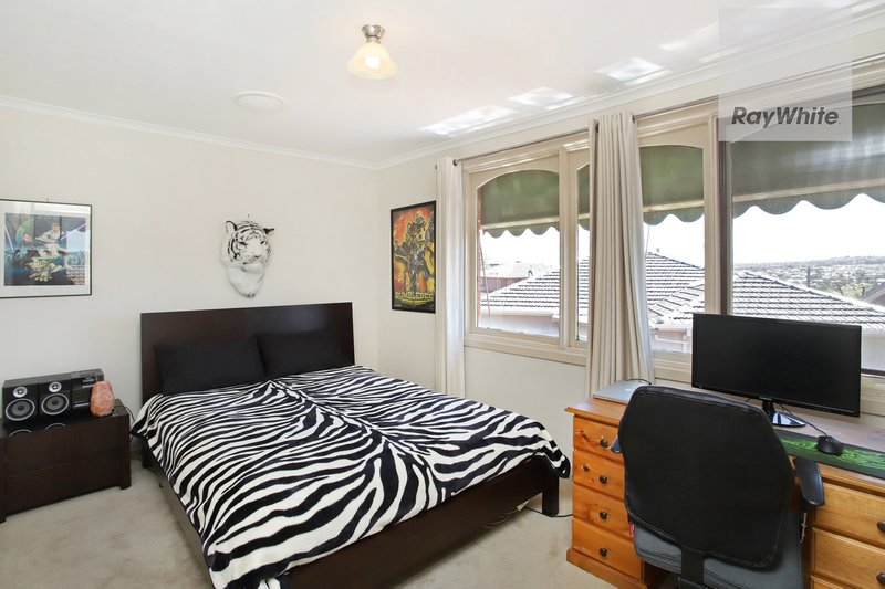 Photo - 15 Clarke Drive, Gladstone Park VIC 3043 - Image 9